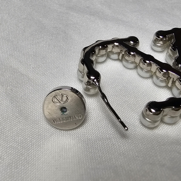 Valentino Vintage Gold Faux Pearl Logo Earrings NEW - Picture 4 of 4